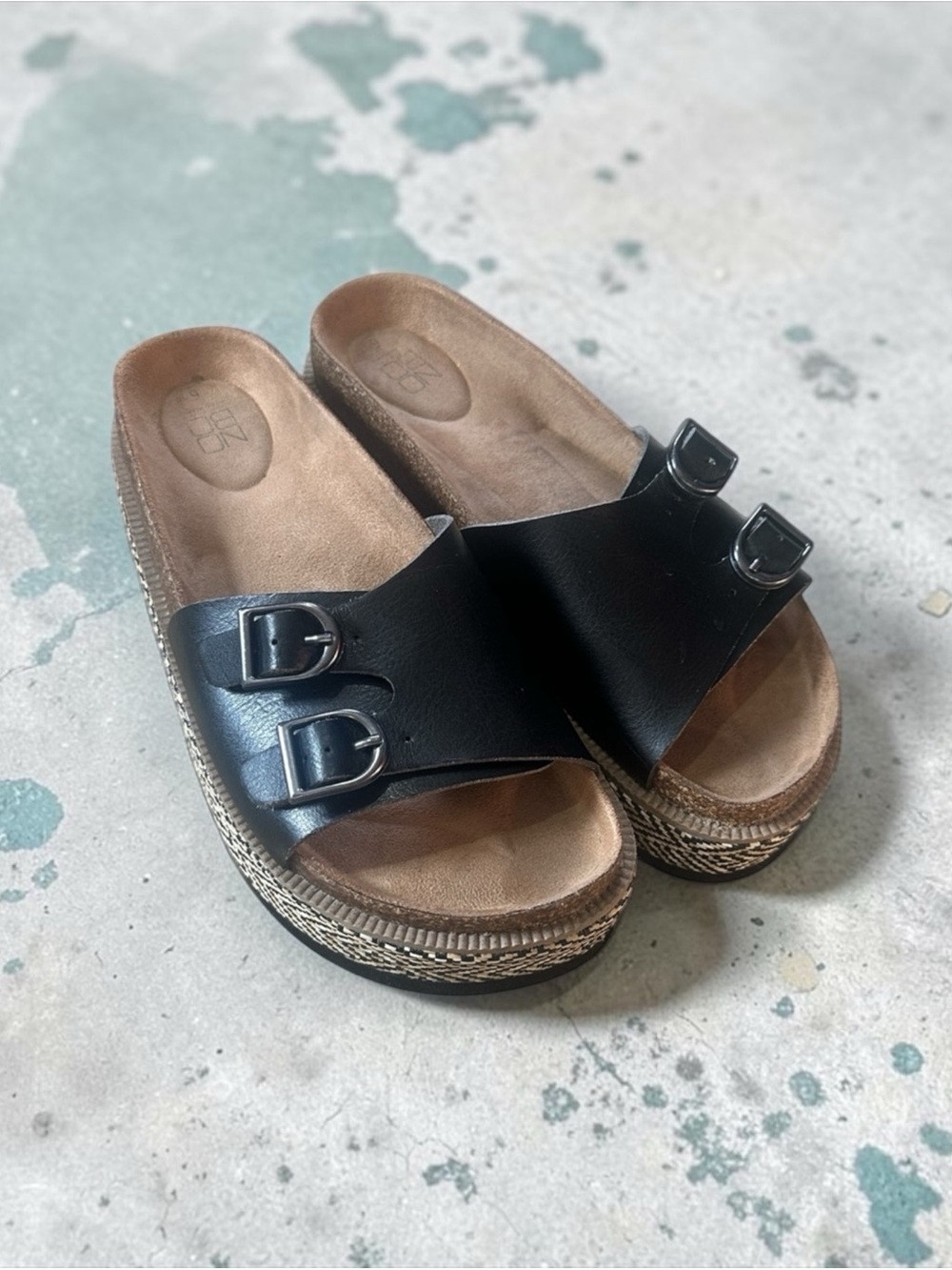 No Boundaries Women's Plattorm Cork
Footbed Slip On Black Sandals Size 8